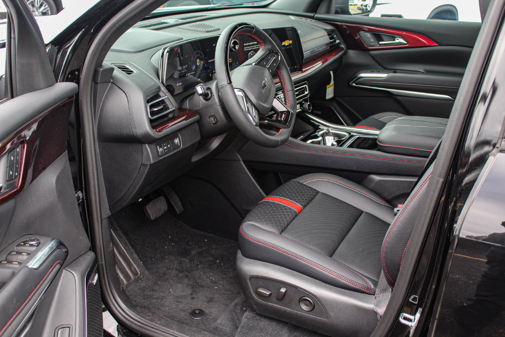 New 2026 Chevrolet Traverse RS w/ LPO, Floor Liner Package FWD image 22