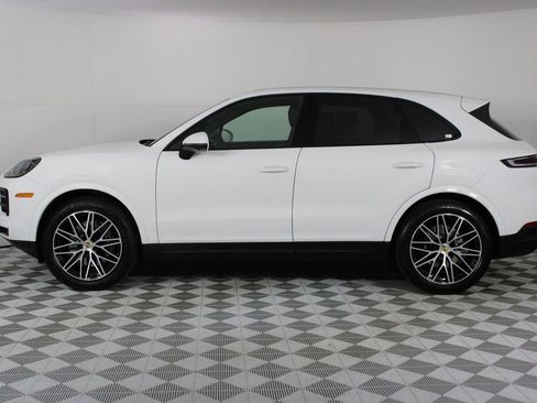 Certified 2024 Porsche Cayenne AWD/4WD image 2