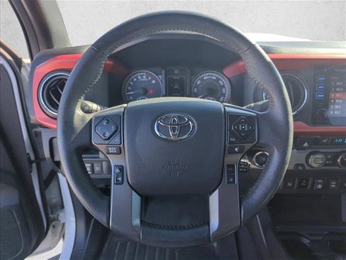 Used 2018 Toyota Tacoma TRD Sport image 11