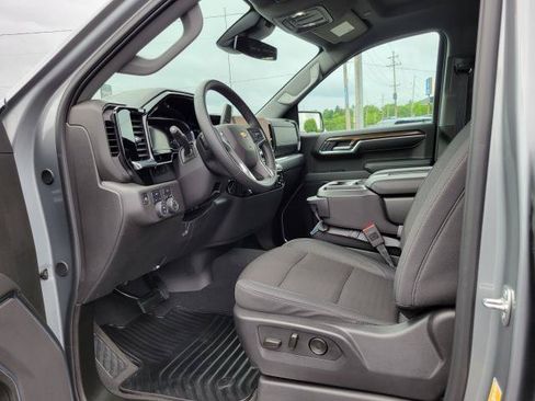 Used 2024 Chevrolet Silverado 1500 LT AWD/4WD image 8