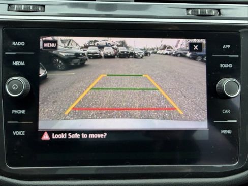 Used 2020 Volkswagen Tiguan SE w/ Panoramic Sunroof Package image 4