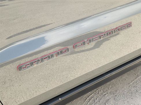 Used 2020 Jeep Grand Cherokee Trailhawk w/ Premium Lighting Group AWD/4WD image 32