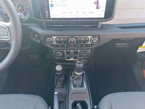 New 2025 Jeep Gladiator Sport AWD/4WD image 13
