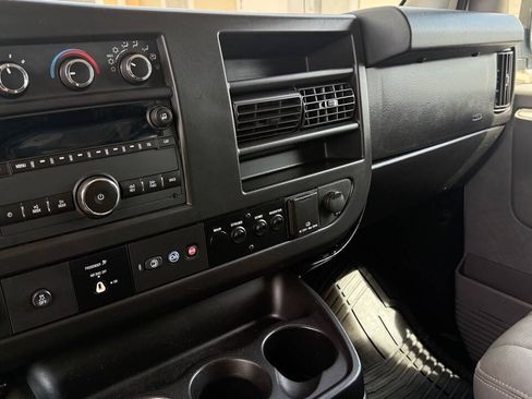 Used 2018 Chevrolet Express 2500 w/ Driver Convenience Package RWD image 14