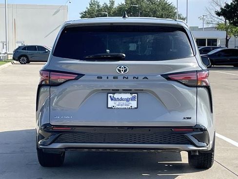 Used 2025 Toyota Sienna XSE AWD/4WD image 5