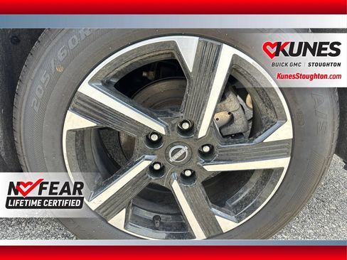 Used 2025 Nissan Sentra SV FWD image 9