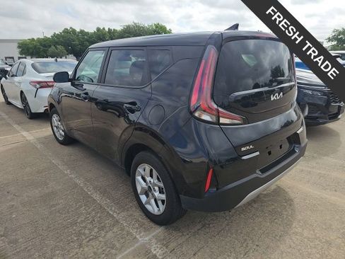Used 2025 Kia Soul LX image 3