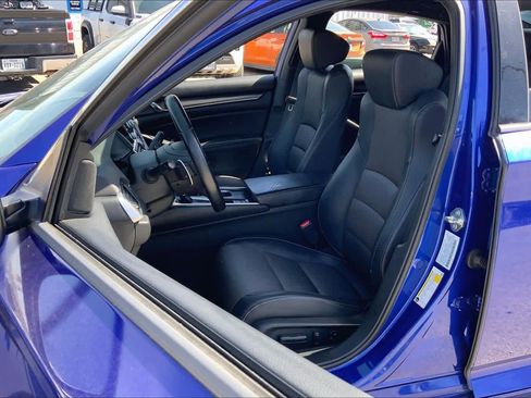 Used 2018 Honda Accord Sport image 8