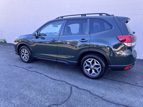 Used 2022 Subaru Forester Premium image 3