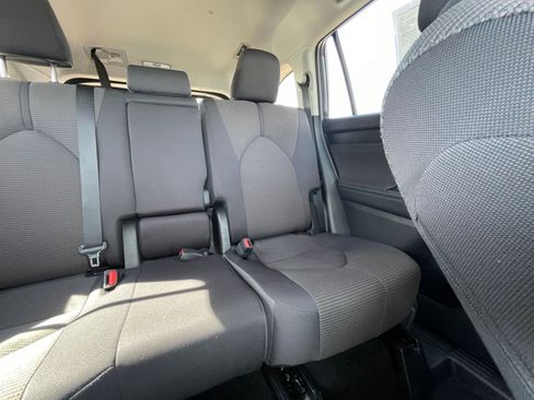 Used 2025 Toyota Highlander LE FWD image 39