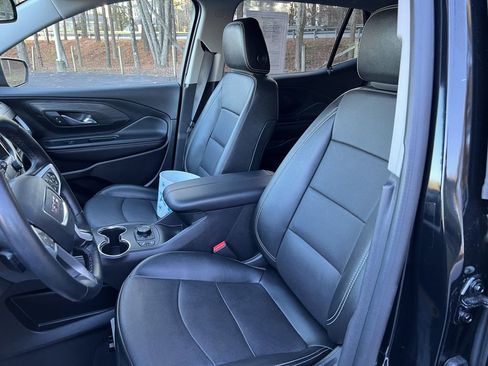 Used 2024 GMC Terrain SLT image 14