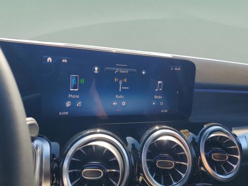 Used 2026 Mercedes-Benz GLB 250 image 29