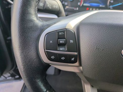 Used 2022 Ford Explorer XLT w/ Equipment Group 202A AWD/4WD image 16