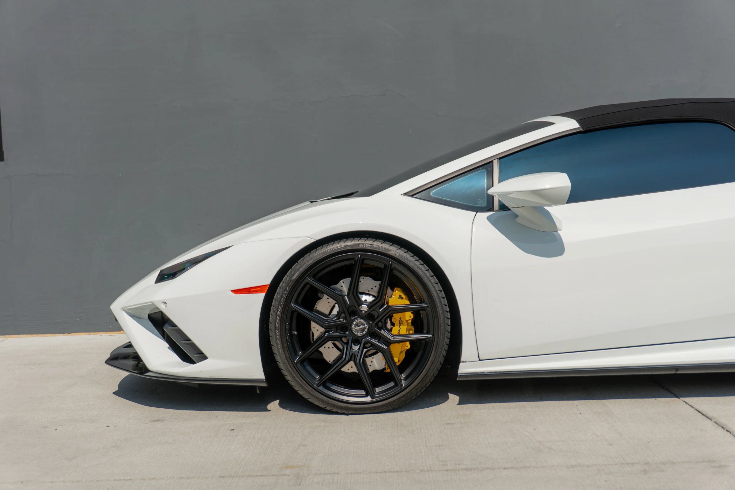 Used 2021 Lamborghini Huracan EVO RWD image 16