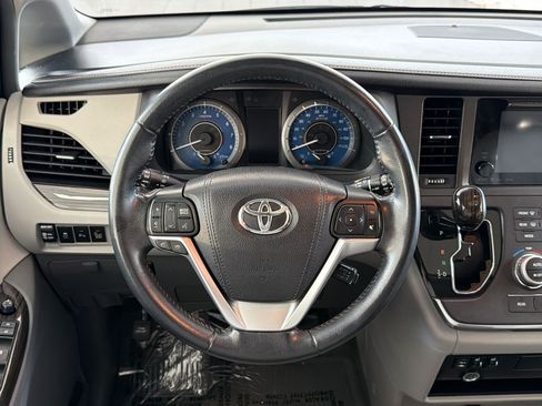 Used 2016 Toyota Sienna XLE w/ XLE Navigation Package FWD image 18