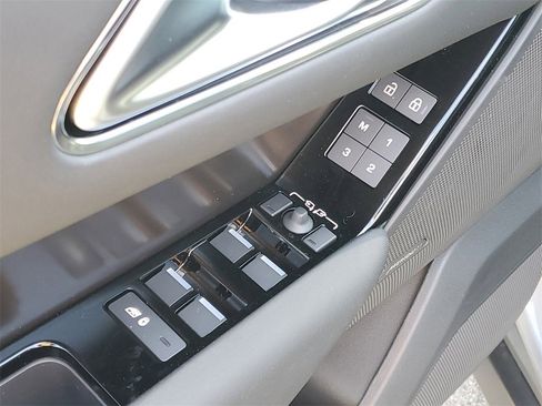 New 2026 Land Rover Range Rover Velar Dynamic SE image 9