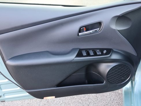 Used 2020 Toyota Prius XLE AWD/4WD image 20
