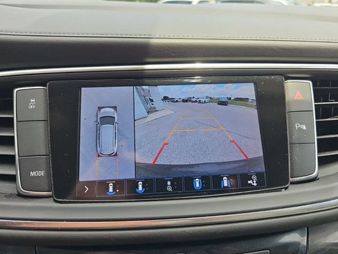 Used 2020 Buick Enclave Essence w/ Sound and Sites Package FWD image 21