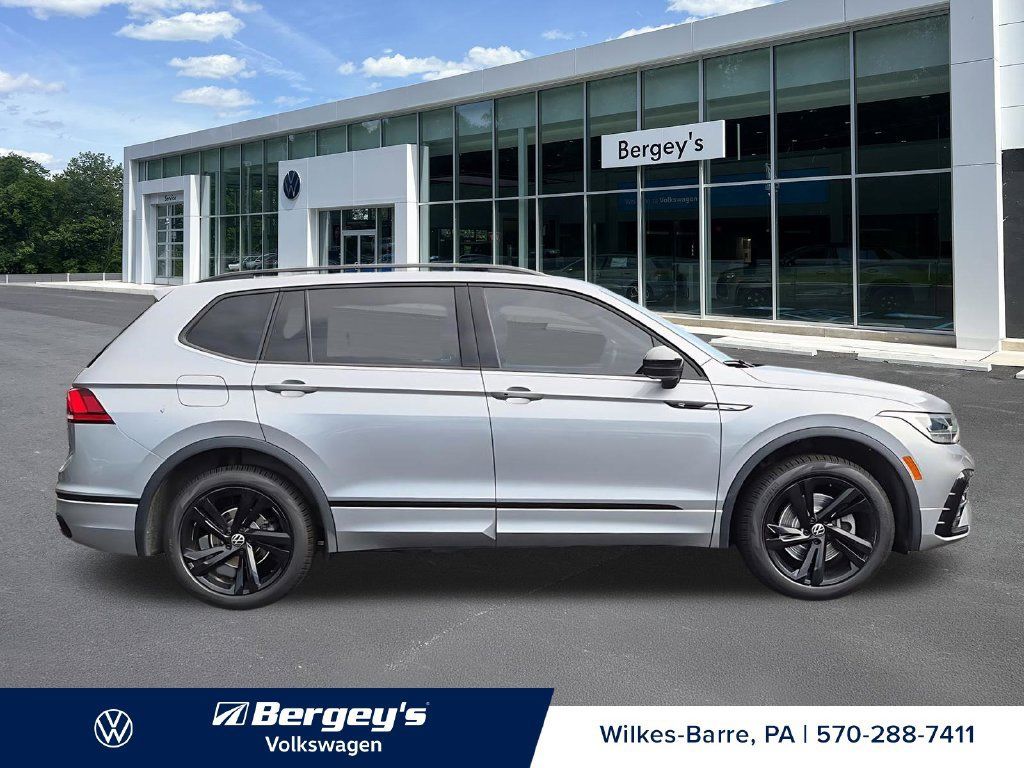 Certified 2024 Volkswagen Tiguan SE R-Line AWD/4WD image 5