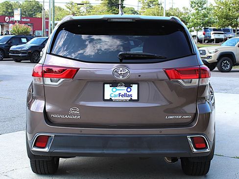 Used 2018 Toyota Highlander Limited AWD/4WD image 4