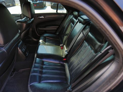Used 2019 Chrysler 300 S AWD/4WD image 10