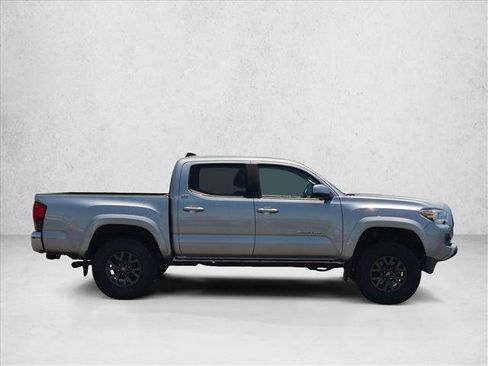 Used 2020 Toyota Tacoma SR5 RWD image 4
