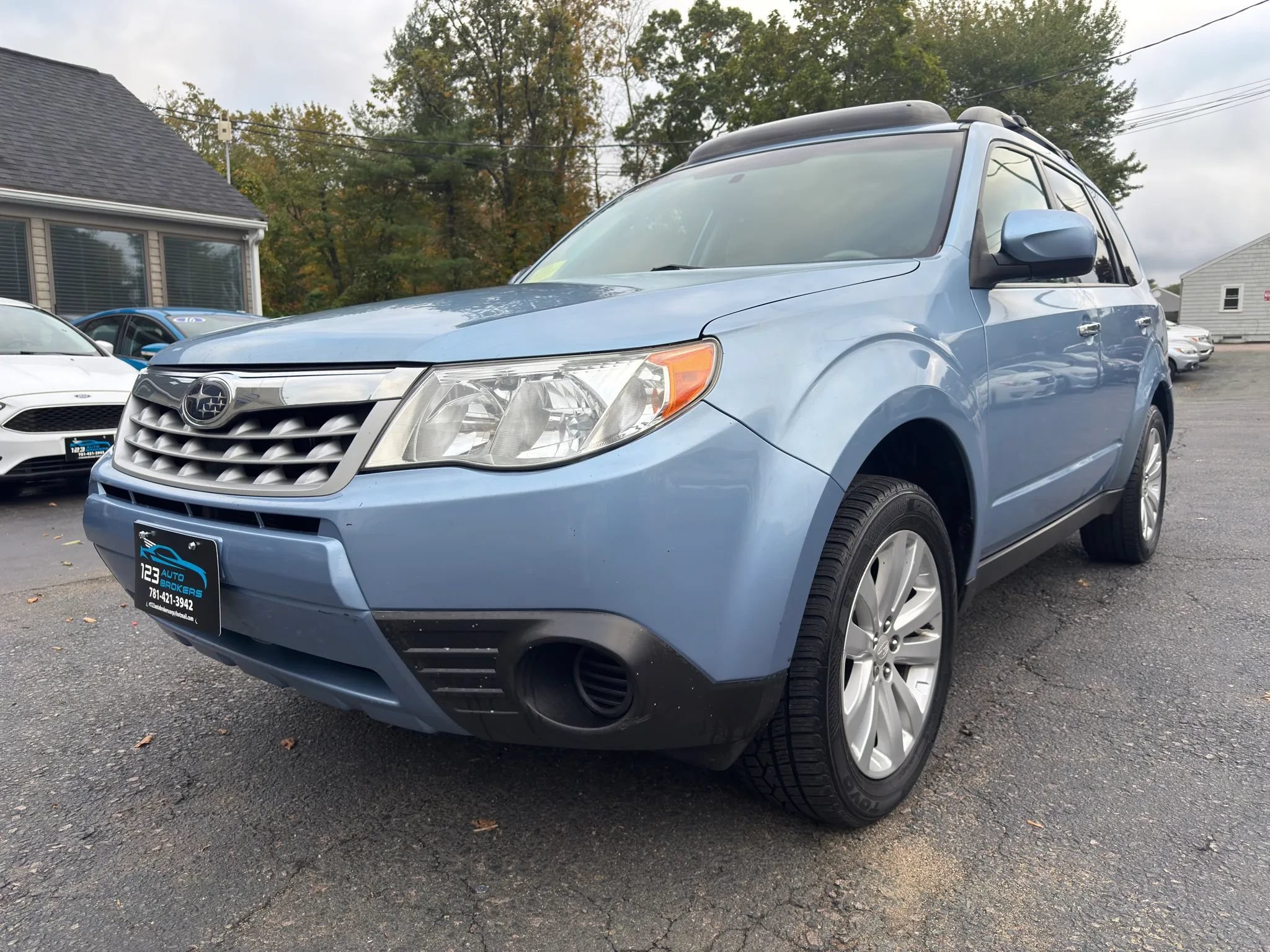 Used 2011 Subaru Forester 2.5X Premium w/ All-Weather Pkg AWD/4WD image 3