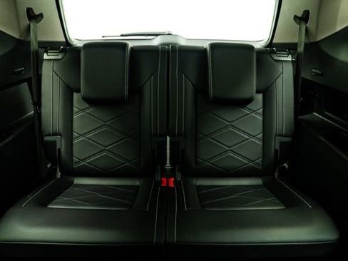 Used 2025 Volkswagen Atlas SE image 23