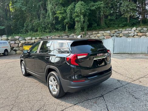 Used 2022 GMC Terrain SLE FWD image 3