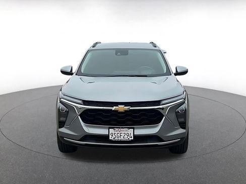 Used 2025 Chevrolet Trax LT image 4