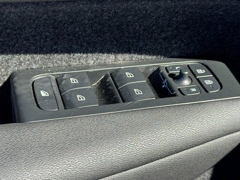 Certified 2025 Volvo XC40 B5 Core image 23