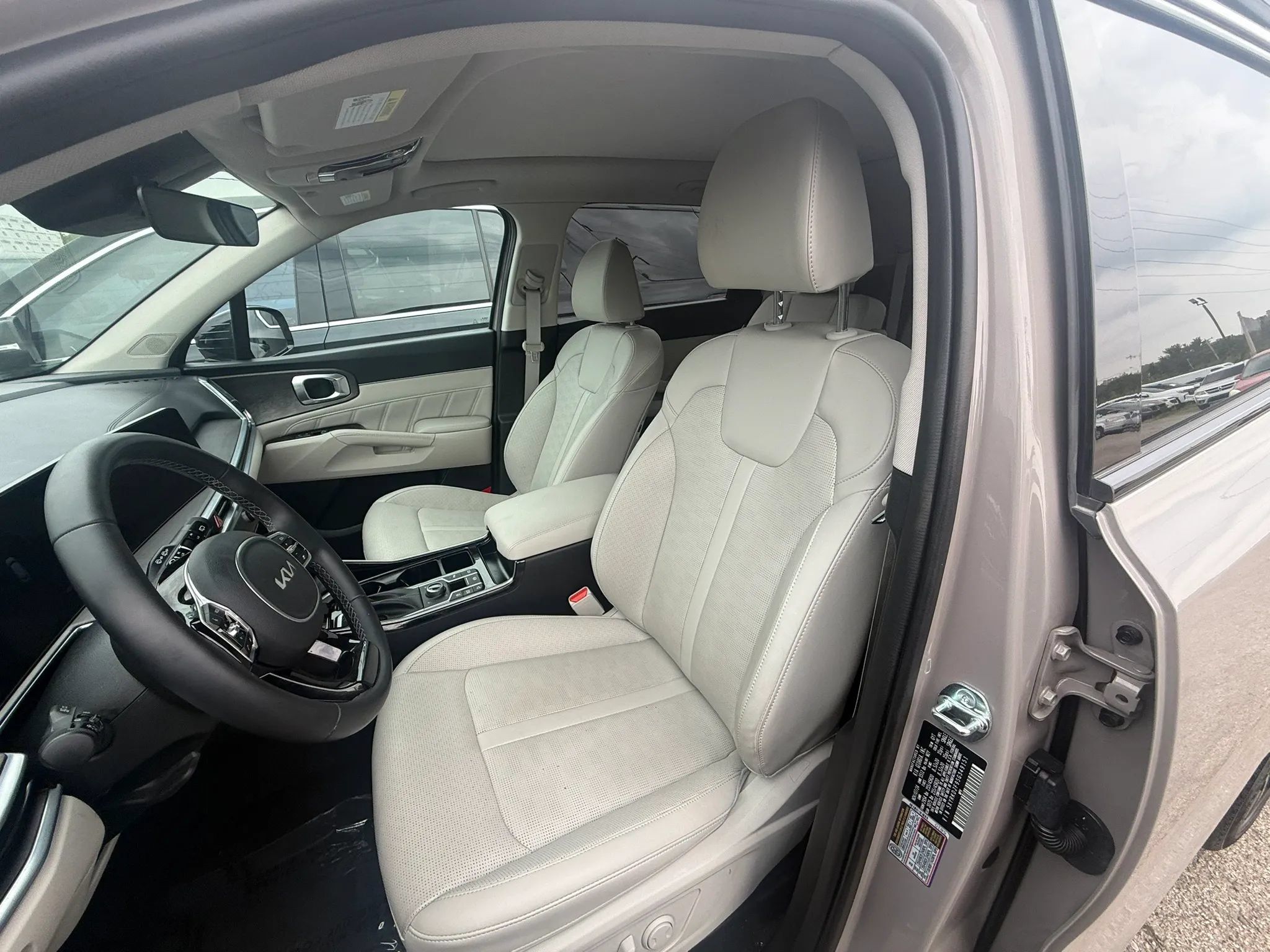 Used 2025 Kia Sorento SX AWD/4WD image 34