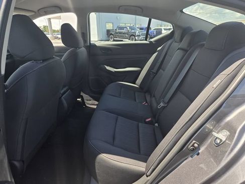 Used 2025 Nissan Altima 2.5 SV FWD image 10