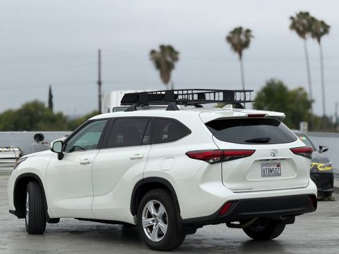 Used 2020 Toyota Highlander L FWD image 2