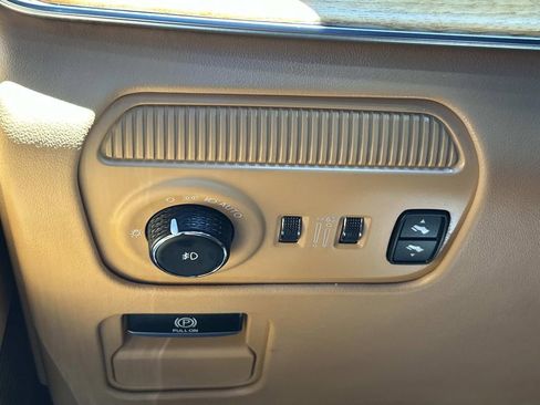 Used 2022 Jeep Grand Wagoneer Series III AWD/4WD image 41