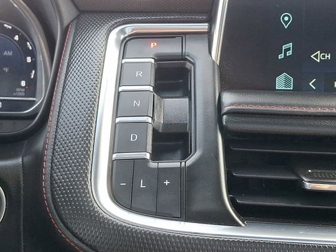 Used 2022 Chevrolet Suburban RST w/ Luxury Package image 17