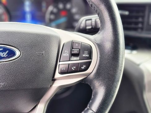 Used 2022 Ford Explorer XLT image 28