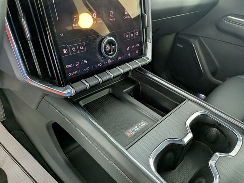 Certified 2025 GMC Acadia Elevation w/ Elevation Premium Package AWD/4WD image 27