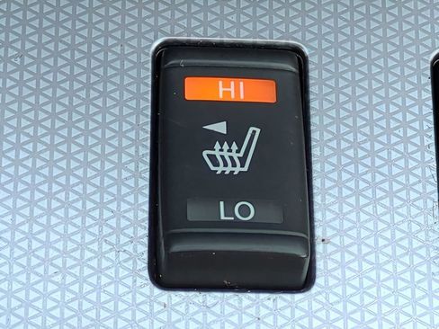 Used 2018 Nissan Pathfinder SL image 25