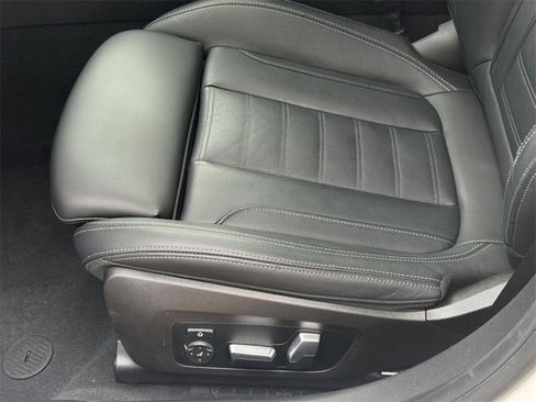 Used 2023 BMW 330i xDrive Sedan w/ M Sport Package image 21
