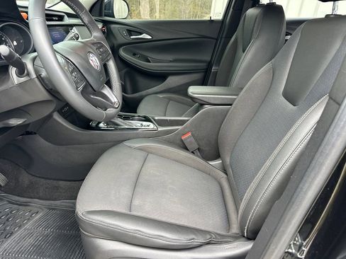 Used 2022 Buick Encore GX Select w/ Sport Touring Package FWD image 10