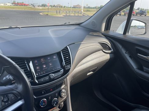 Used 2019 Chevrolet Trax LT w/ LT Convenience Package FWD image 15