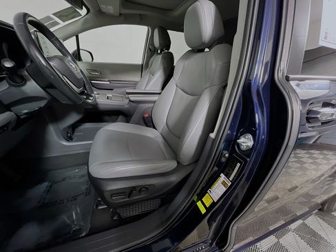 Used 2024 Toyota Sienna XLE image 15