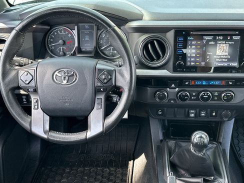 Used 2018 Toyota Tacoma TRD Sport AWD/4WD image 14