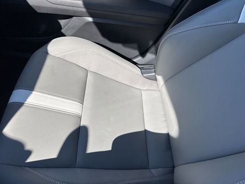 Used 2025 Toyota Camry SE w/ Convenience Package image 19