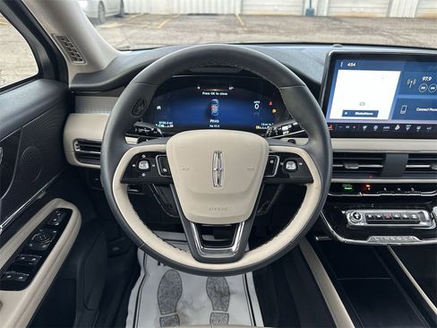Used 2025 Lincoln Corsair FWD w/ Equipment Group 101A image 14