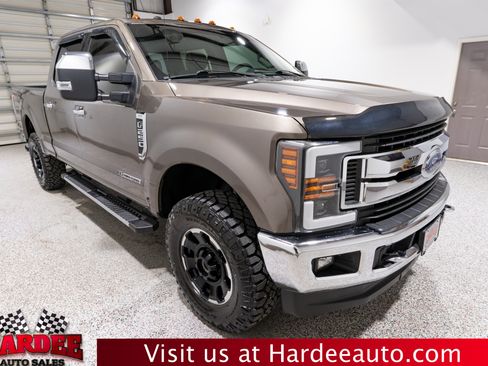 Used 2018 Ford F250 XLT w/ XLT Premium Package AWD/4WD image 6