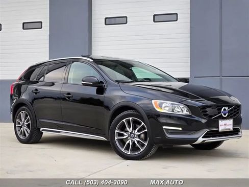 Used 2016 Volvo V60 T5 Cross Country image 1