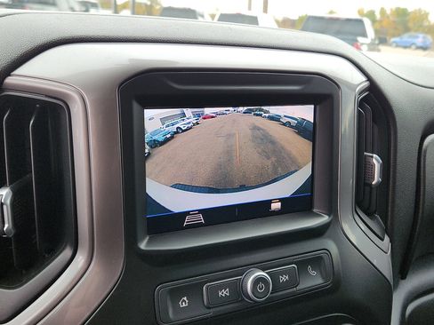 Used 2021 Chevrolet Silverado 2500 Custom w/ Custom Value Package image 15