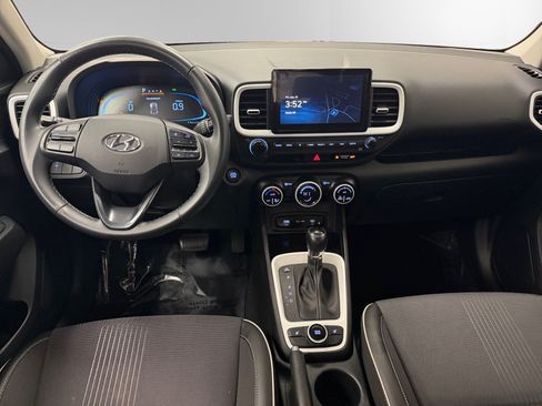 Used 2023 Hyundai Venue Limited FWD image 10